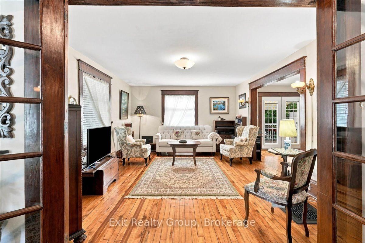28 Lorne Avenue • Quinte West, ON photo 6