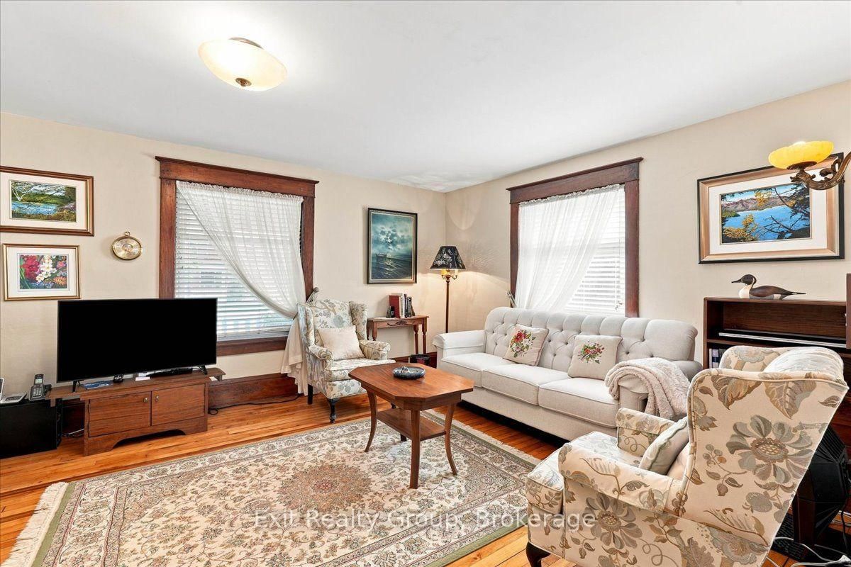 28 Lorne Avenue • Quinte West, ON photo 8
