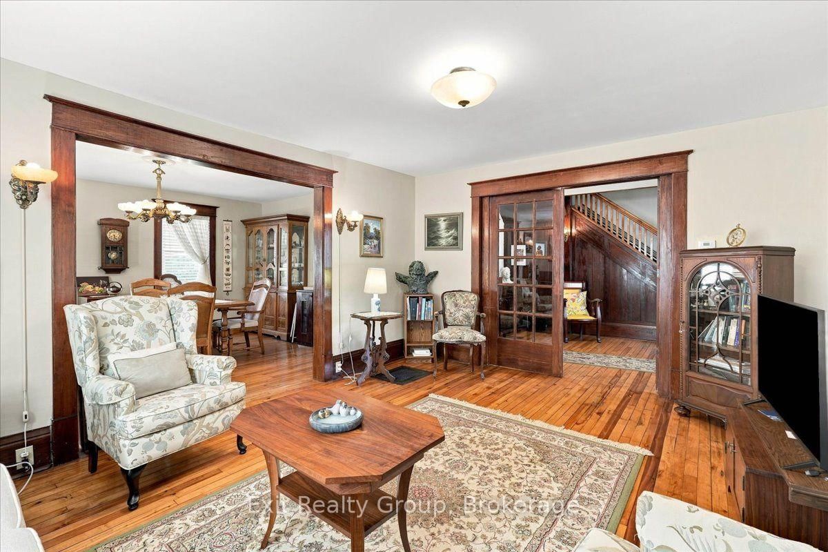28 Lorne Avenue • Quinte West, ON photo 9