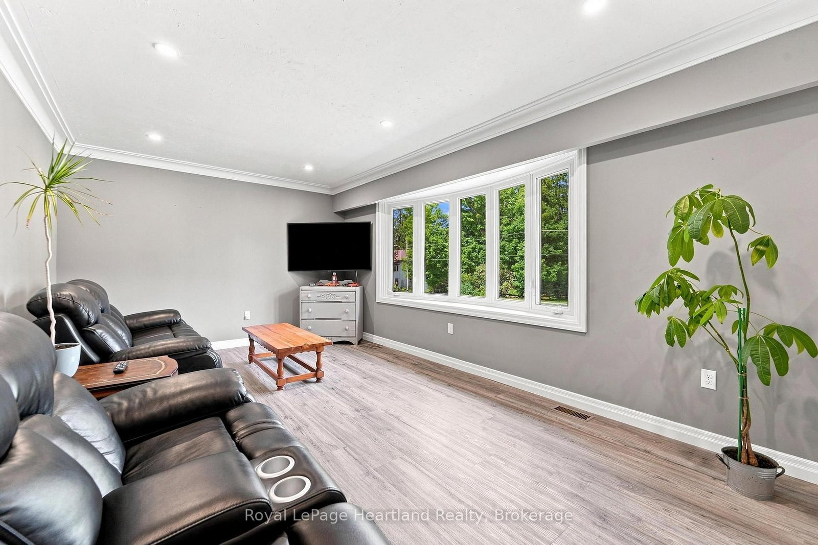 3042 Albert Street • Howick, ON photo 12