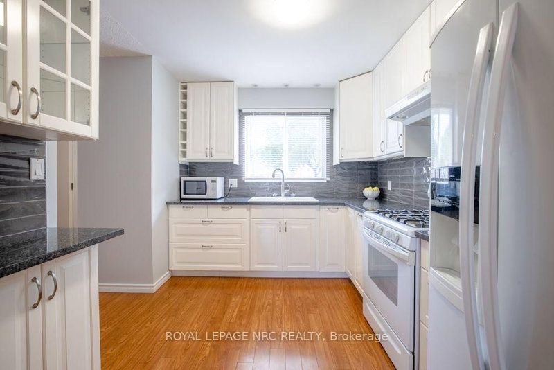 65 Dorchester Blvd photo 5