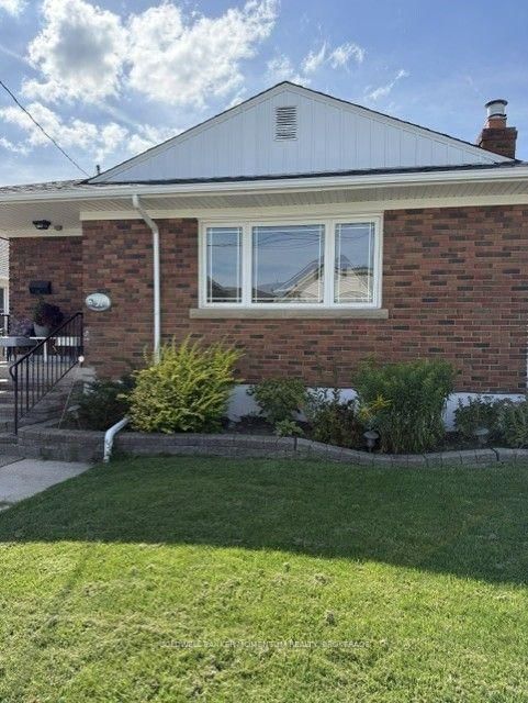 51 Martin Street N