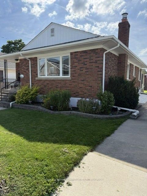 51 Martin Street N