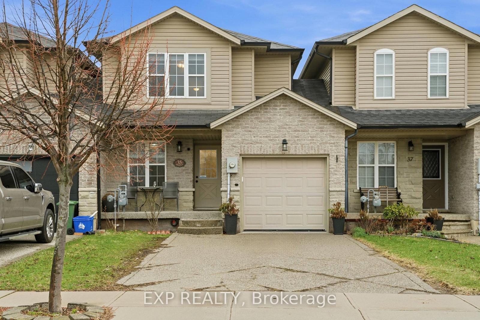35 Thames Way • Hamilton, ON photo 1