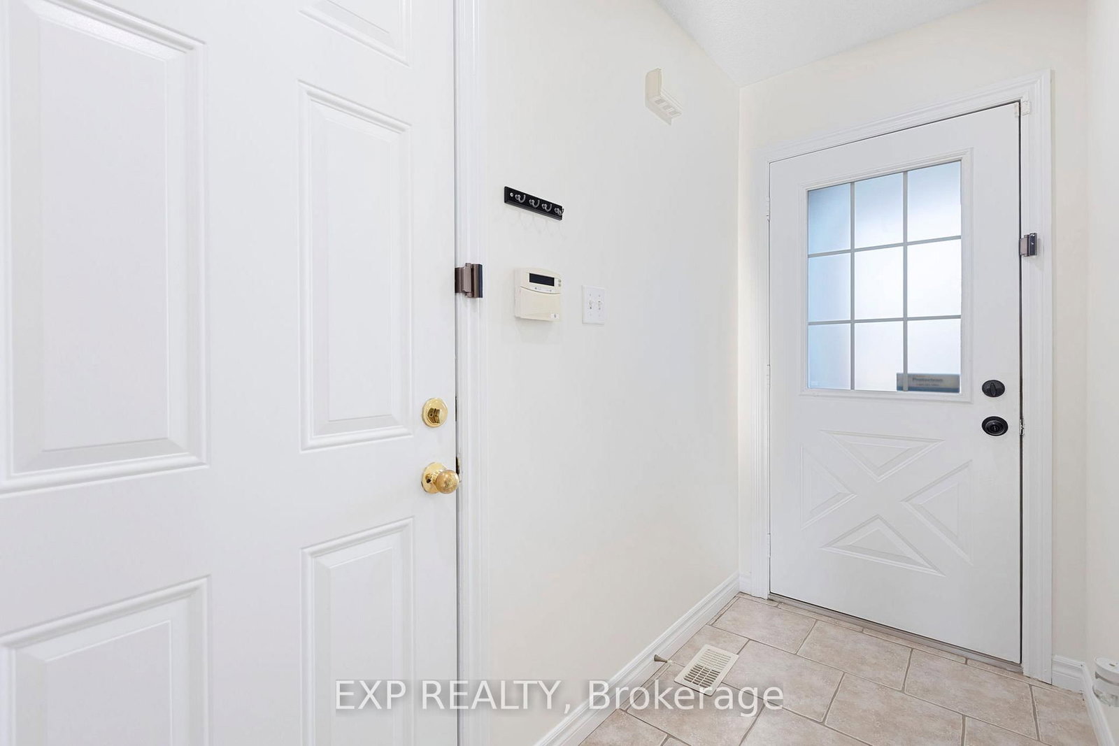 35 Thames Way • Hamilton, ON photo 5