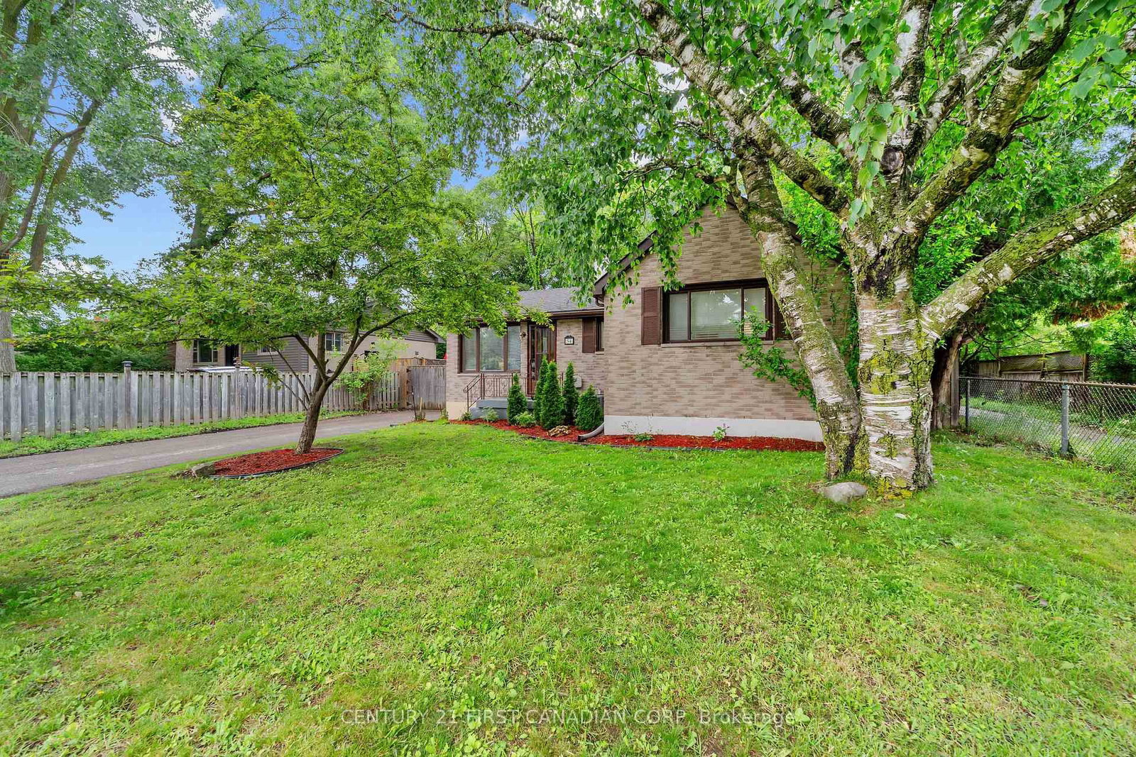 54 Manitoulin Drive • London East, ON photo 1