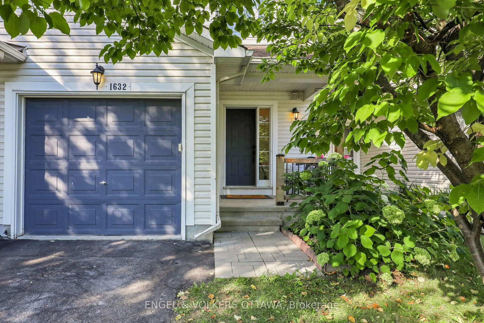 1632 Varennes Boulevard • Ottawa, ON photo 1