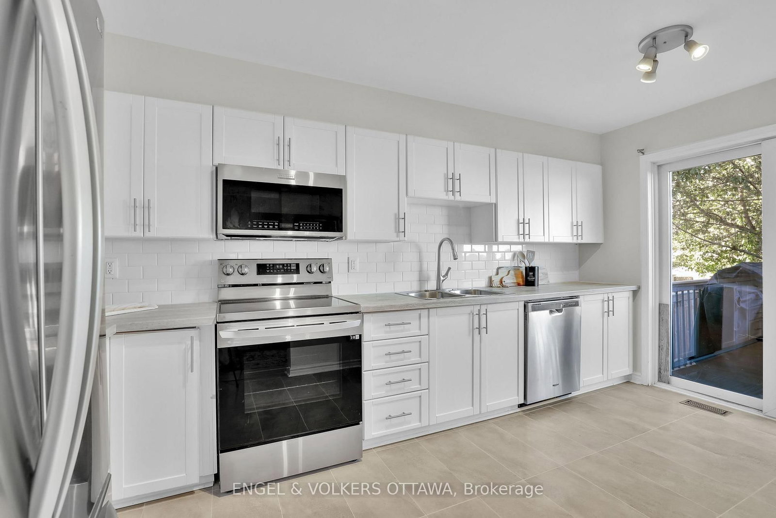 1632 Varennes Boulevard • Ottawa, ON photo 10