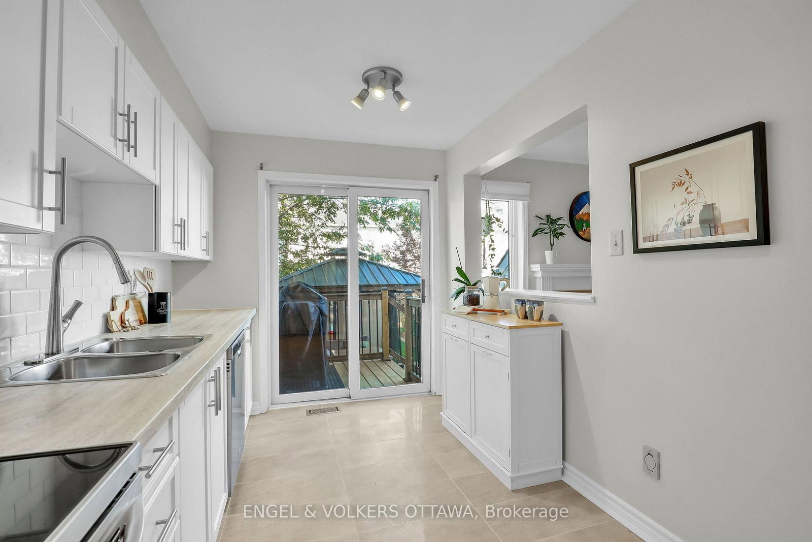 1632 Varennes Boulevard • Ottawa, ON photo 11