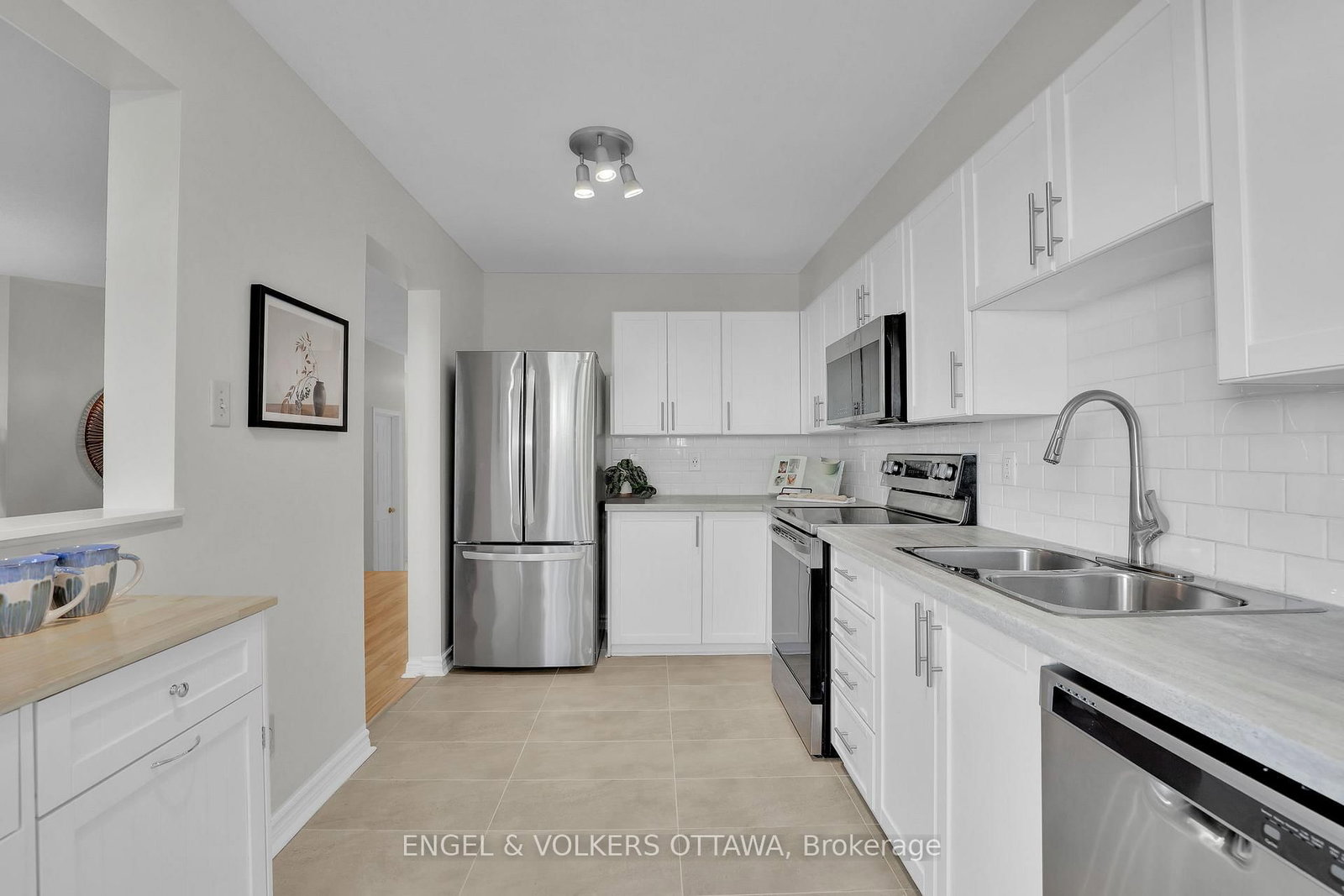 1632 Varennes Boulevard • Ottawa, ON photo 12