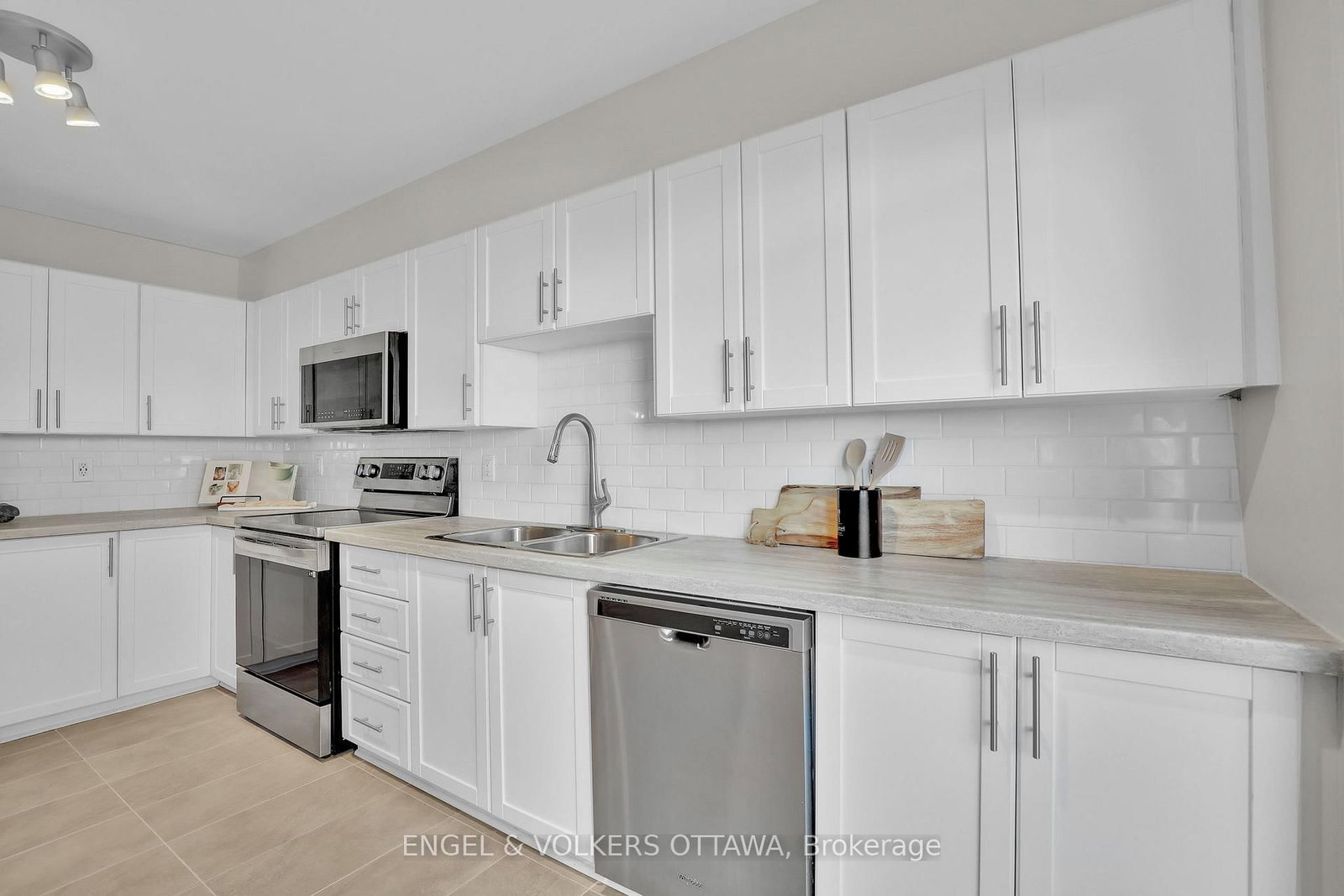 1632 Varennes Boulevard • Ottawa, ON photo 13