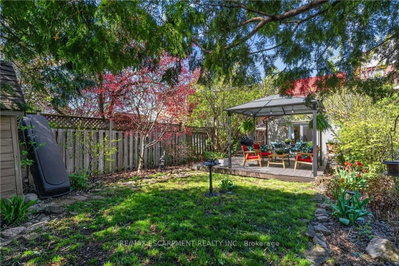 32 Magill Street • Hamilton, ON photo 2