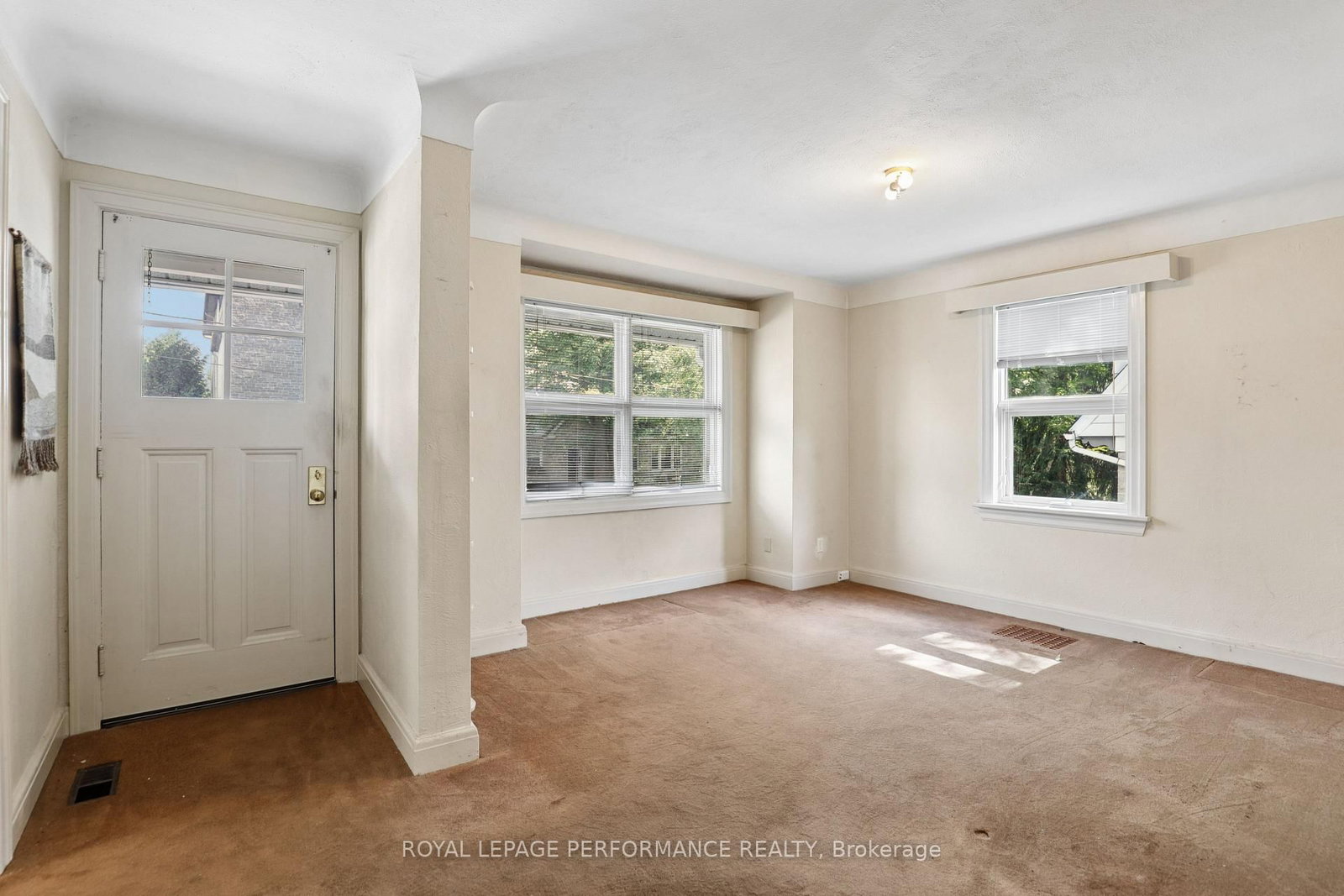 85 Noel Street • Ottawa, ON photo 3