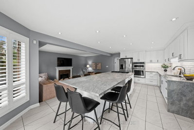 3 Nakota Way • Ottawa, ON photo 4
