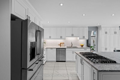 3 Nakota Way • Ottawa, ON photo 5