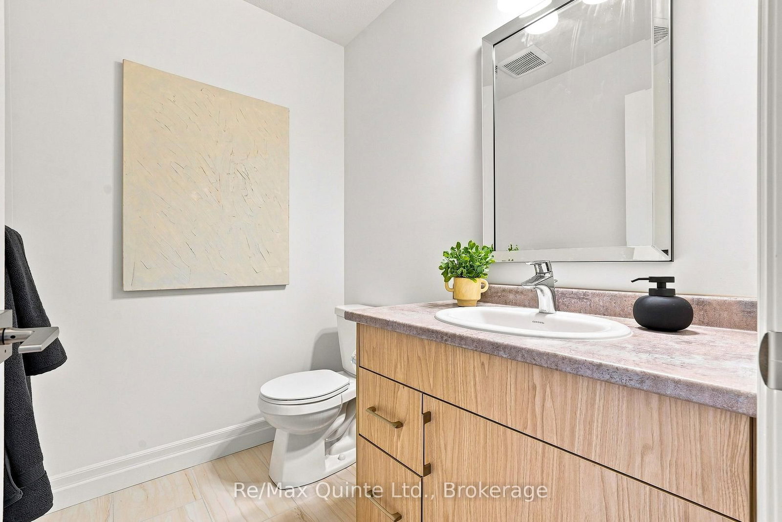 54 Lanark Drive • Belleville, ON photo 10