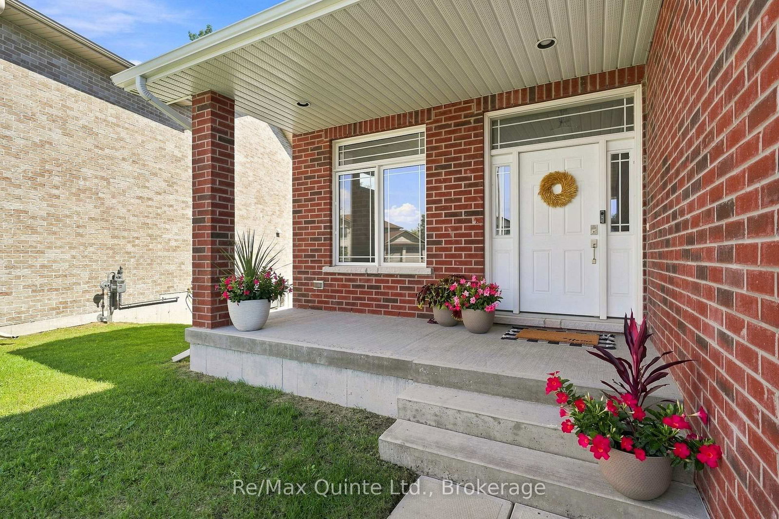 54 Lanark Drive • Belleville, ON photo 3