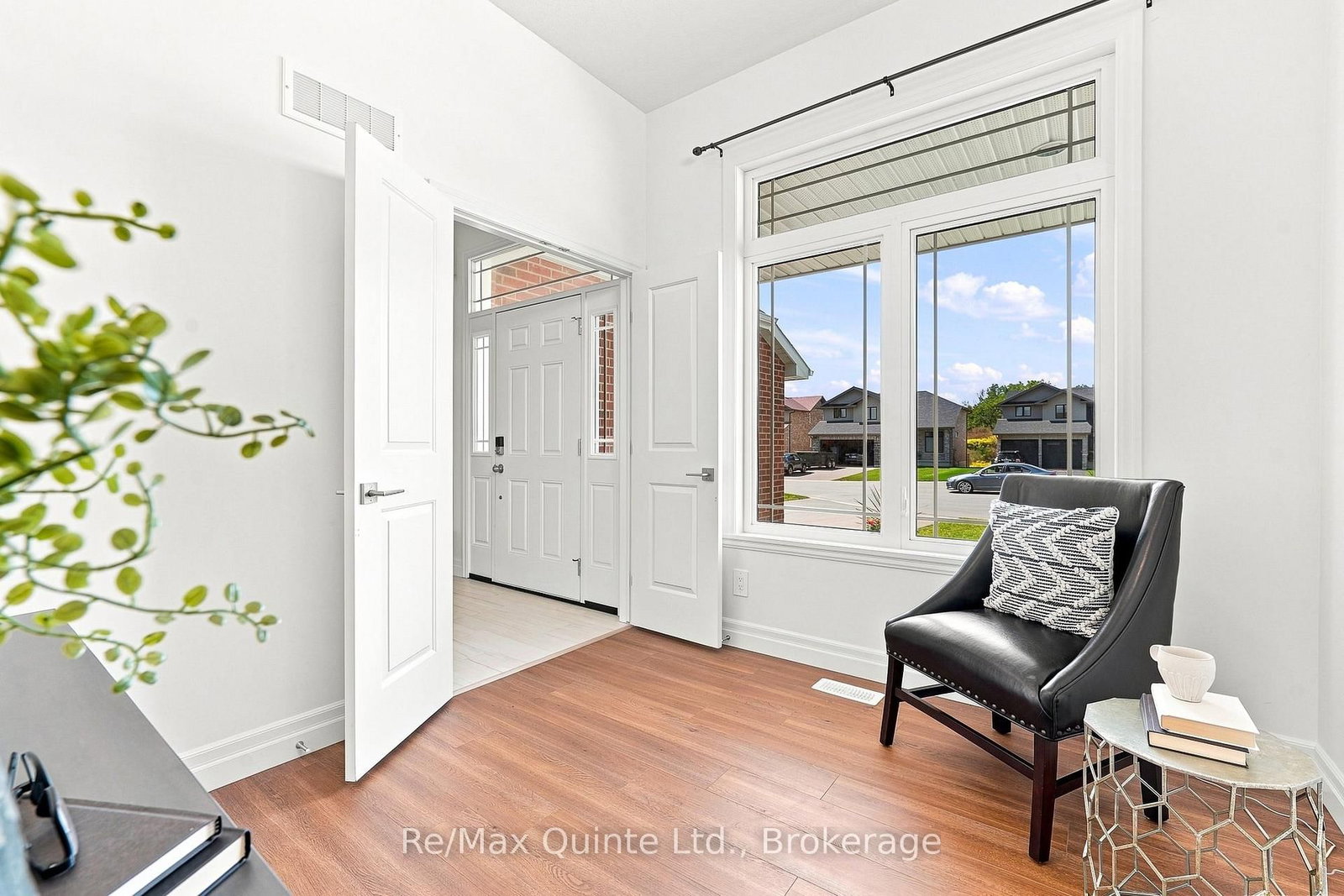 54 Lanark Drive • Belleville, ON photo 4