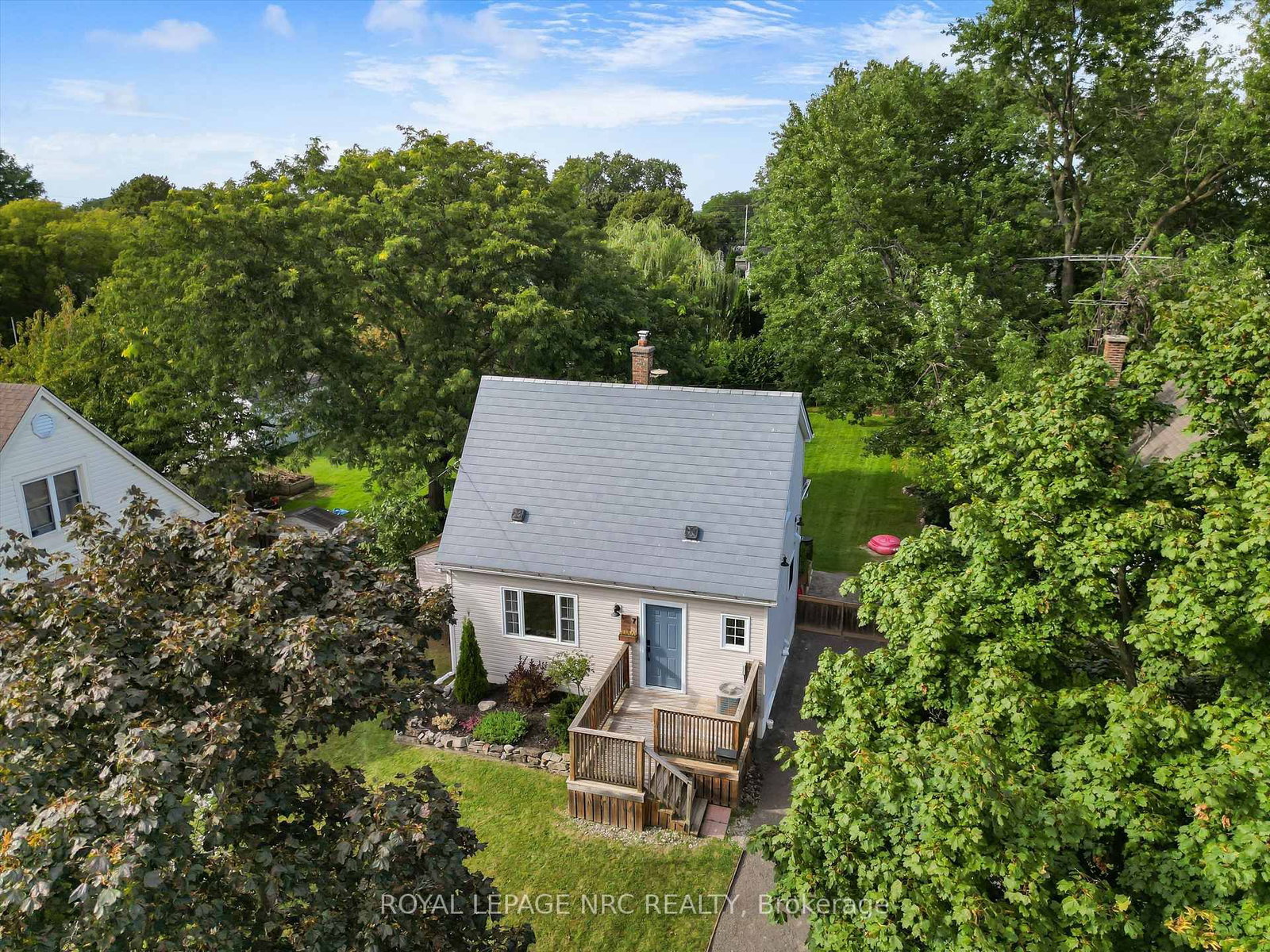 7 Vivian Avenue • St. Catharines, ON photo 1