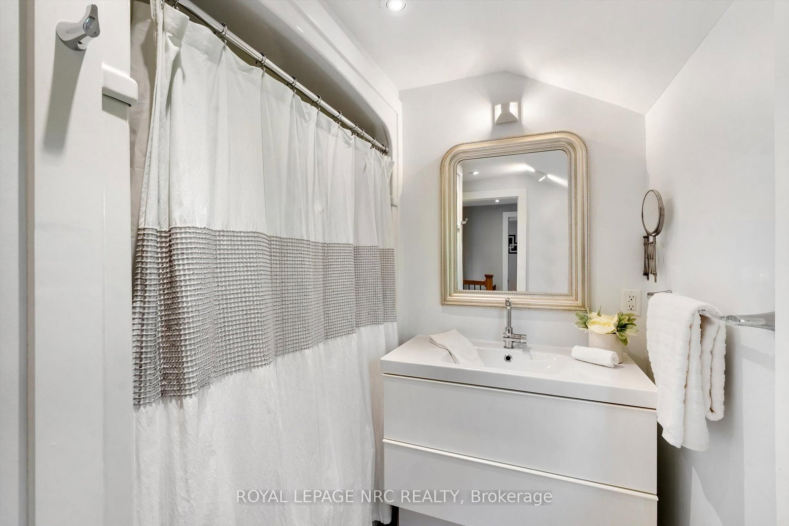 7 Vivian Avenue • St. Catharines, ON photo 20