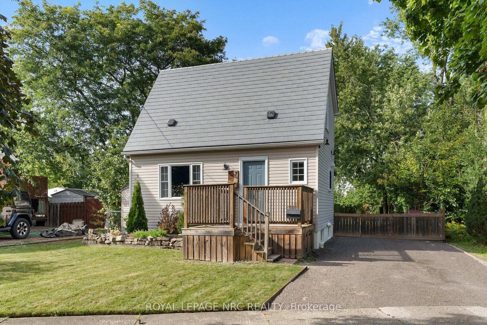 7 Vivian Avenue • St. Catharines, ON photo 3