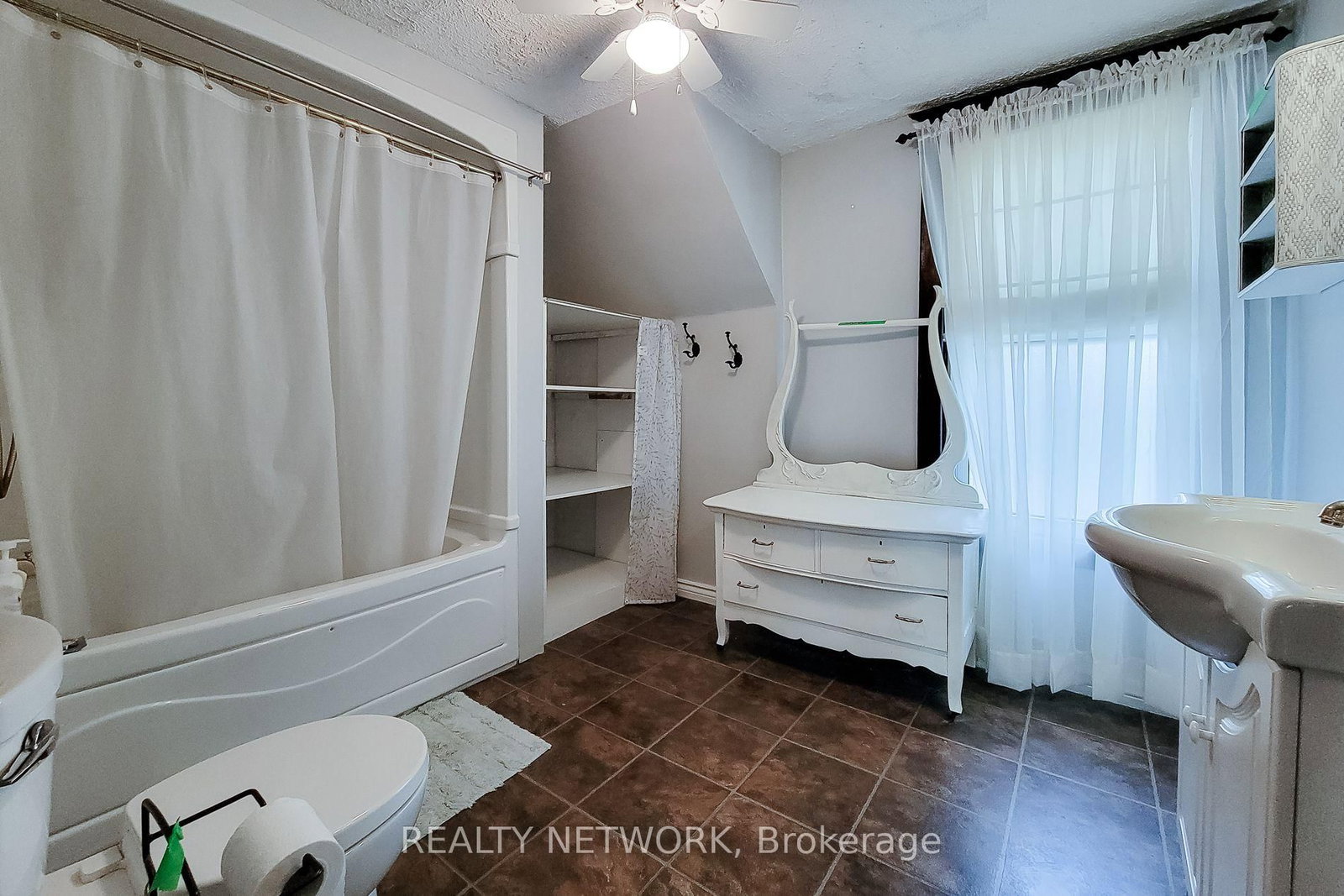 12 Leinster Avenue S • Hamilton, ON photo 16