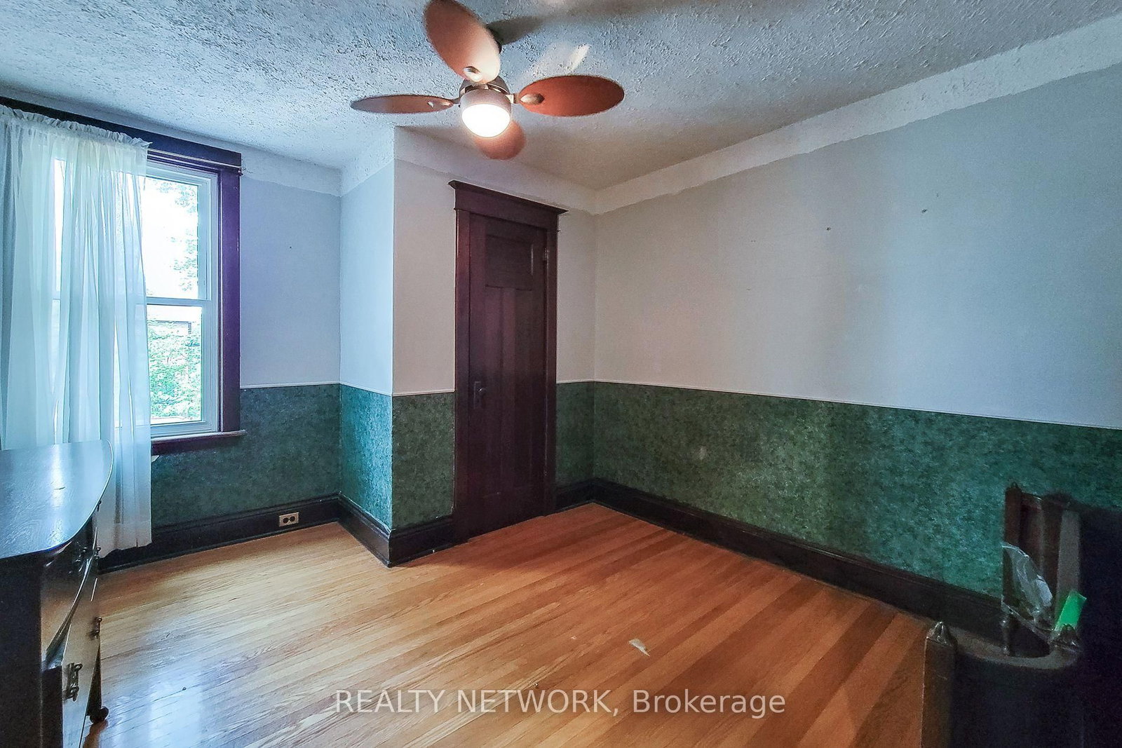 12 Leinster Avenue S • Hamilton, ON photo 20