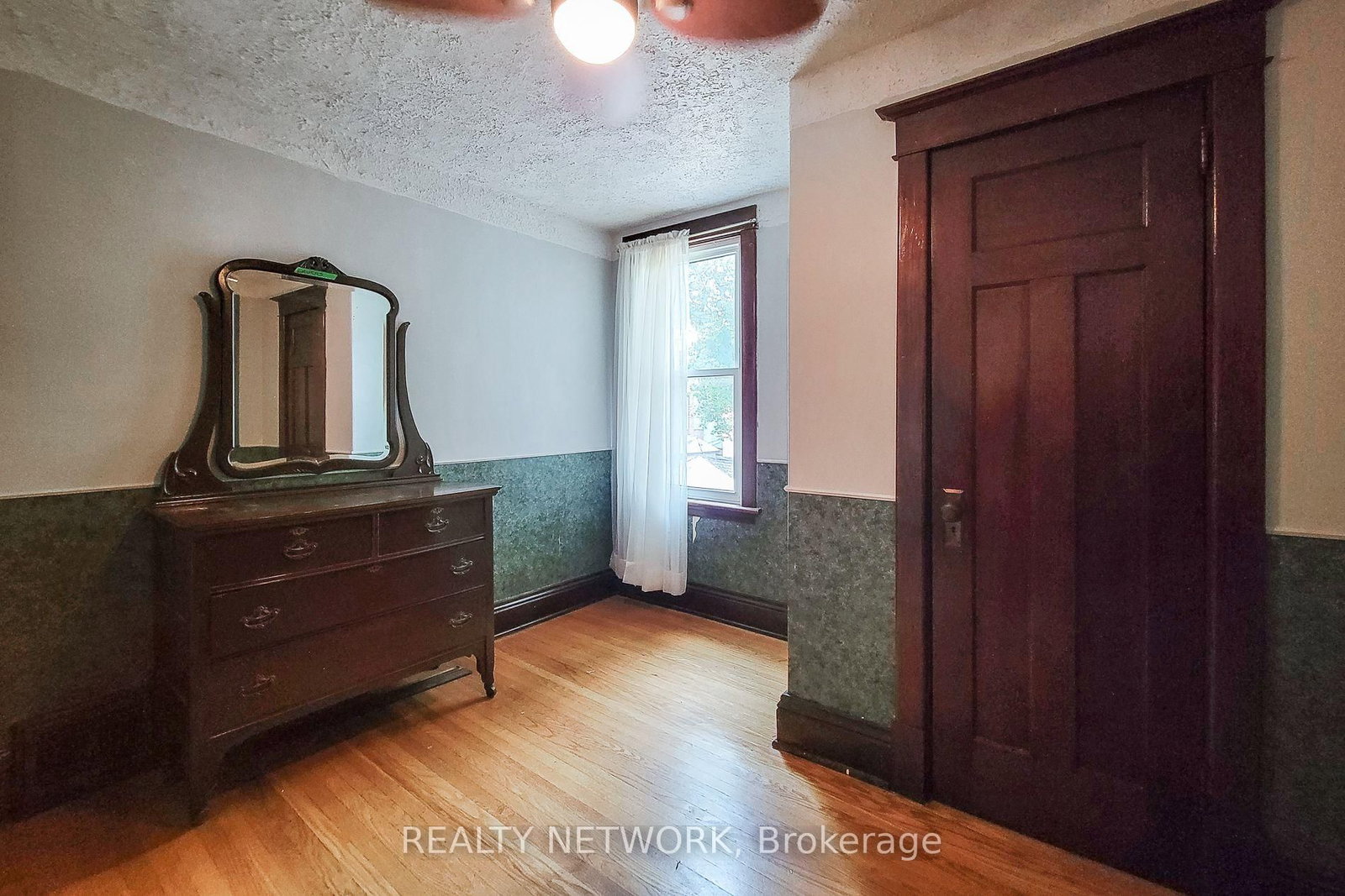 12 Leinster Avenue S • Hamilton, ON photo 21