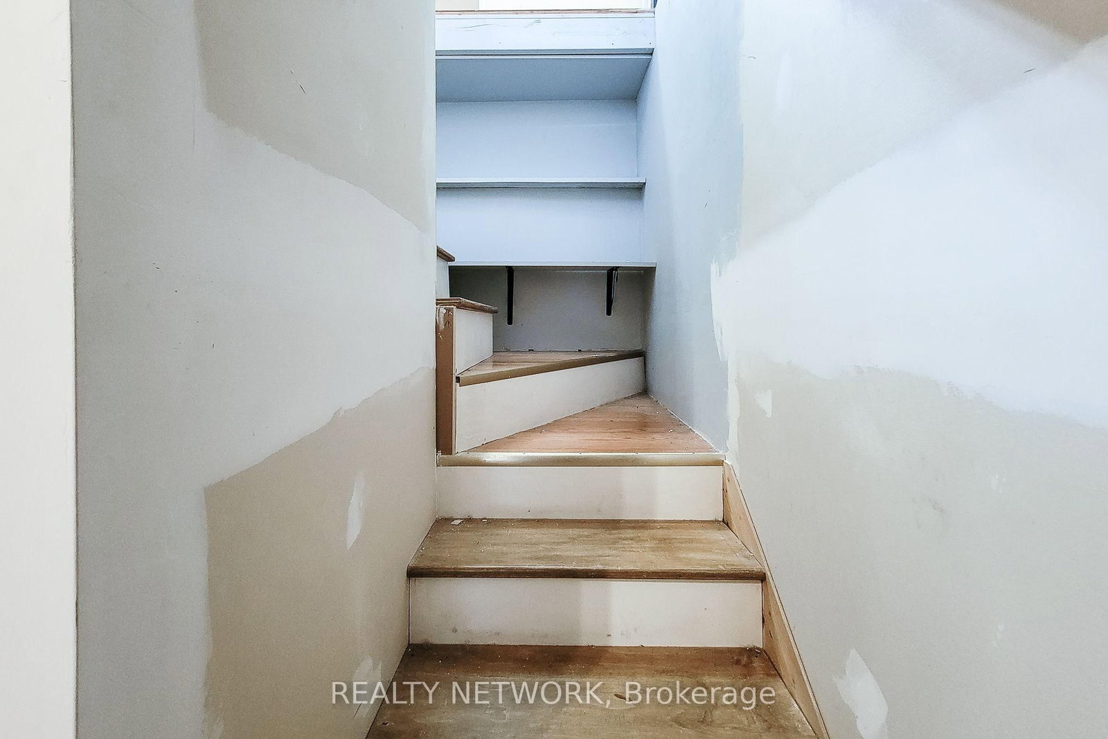 12 Leinster Avenue S • Hamilton, ON photo 23