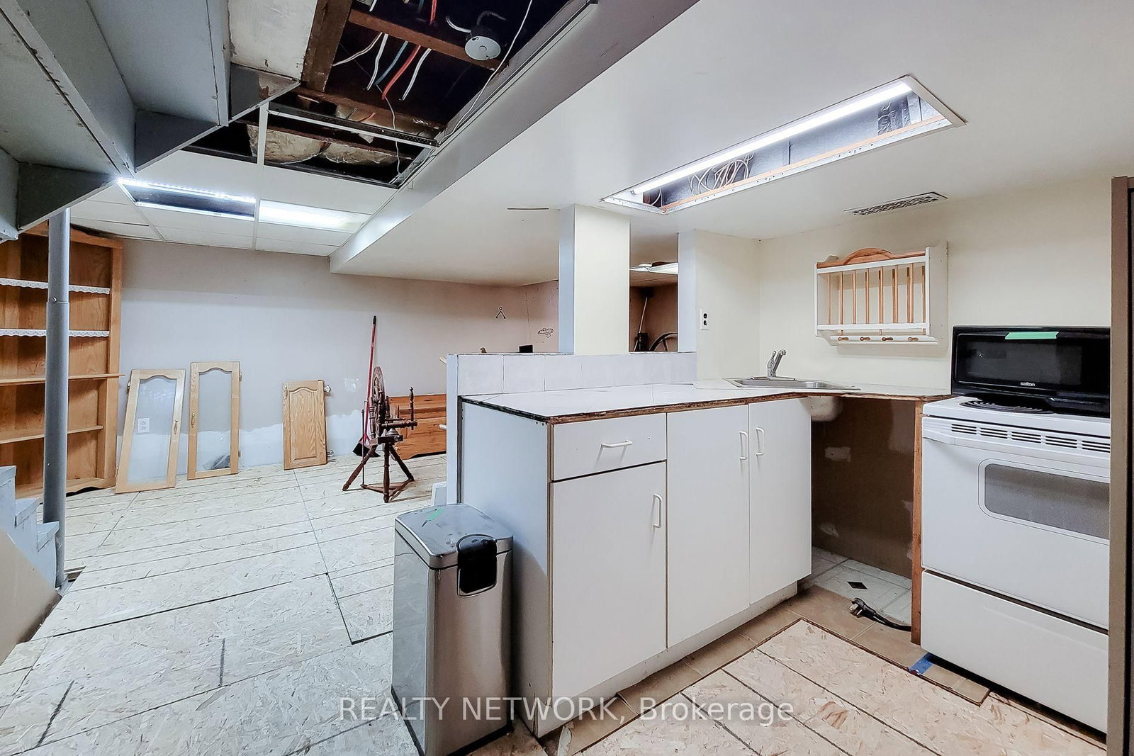 12 Leinster Avenue S • Hamilton, ON photo 32