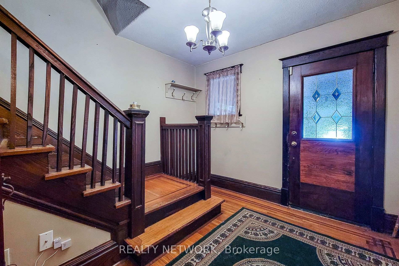 12 Leinster Avenue S • Hamilton, ON photo 5