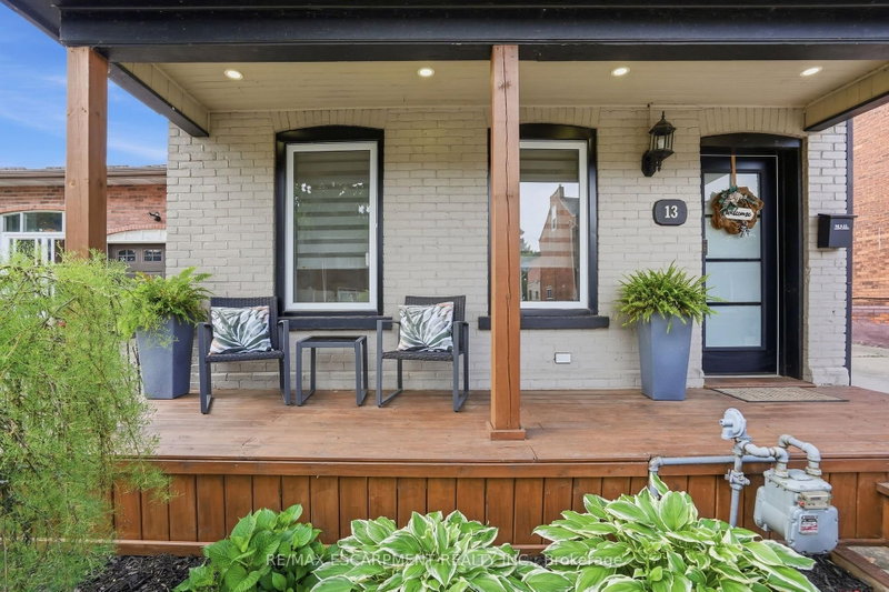 13 Picton Street W