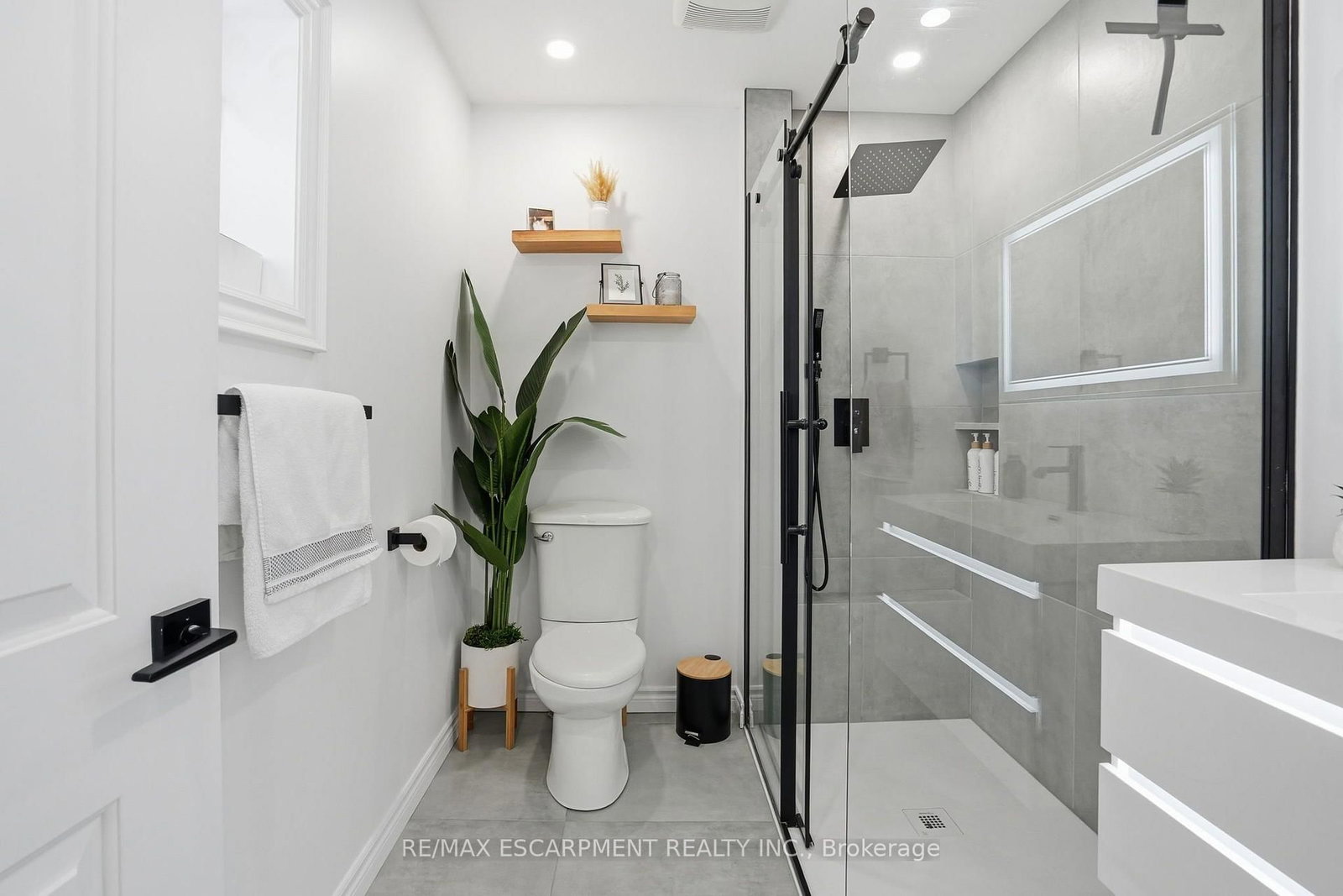 13 Picton Street W • Hamilton, ON photo 27