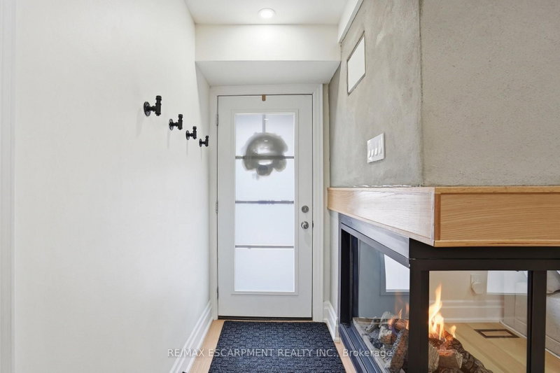 13 Picton Street W
