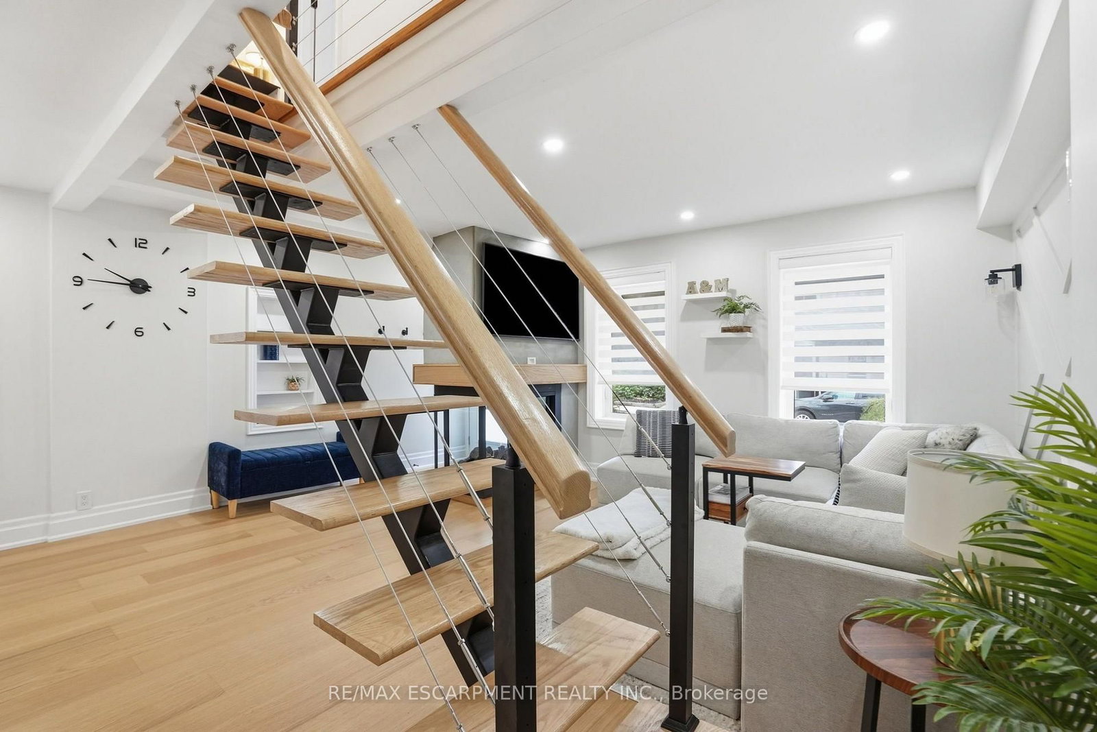 13 Picton Street W • Hamilton, ON photo 9
