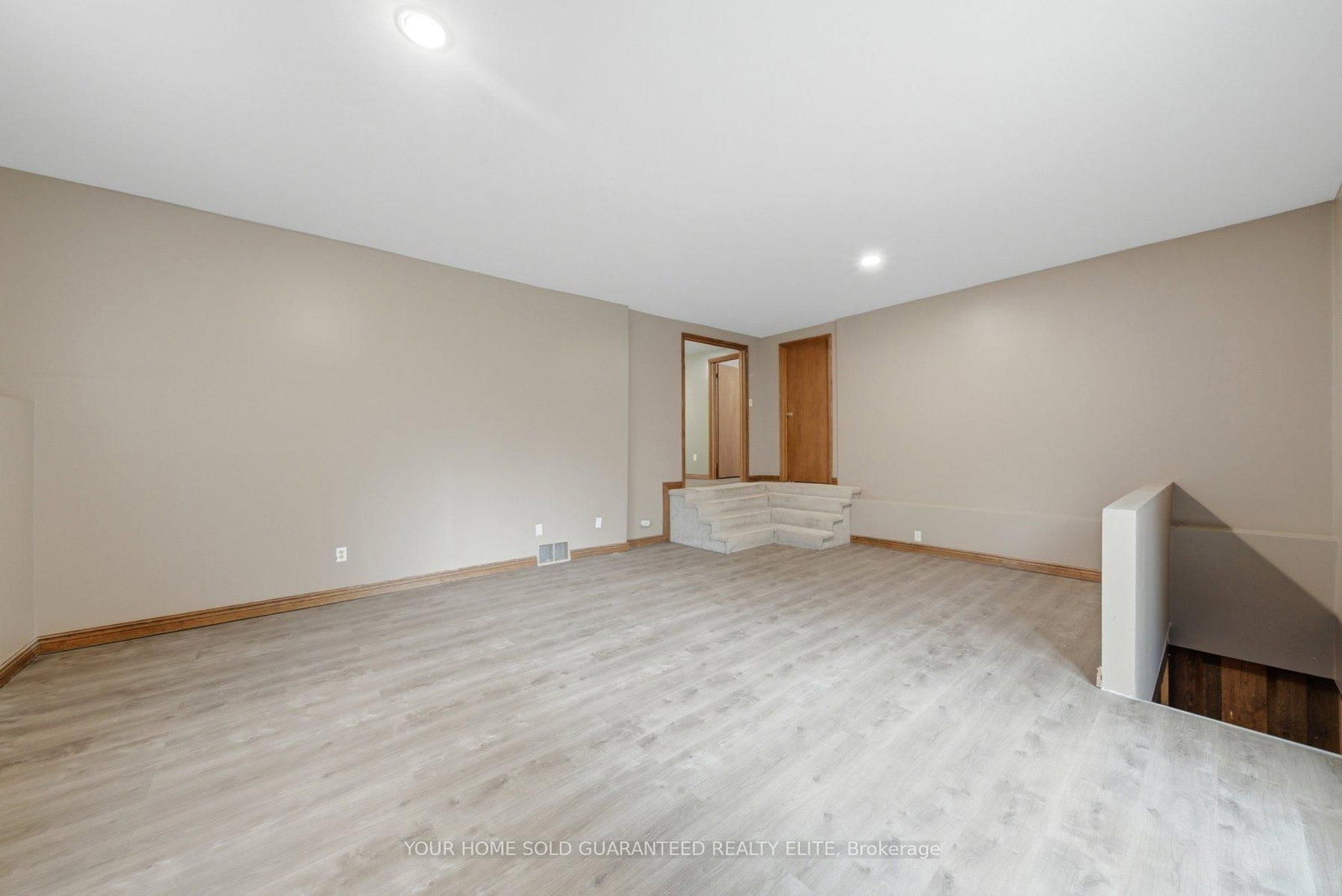 211 Canborough Street • West Lincoln, ON photo 19