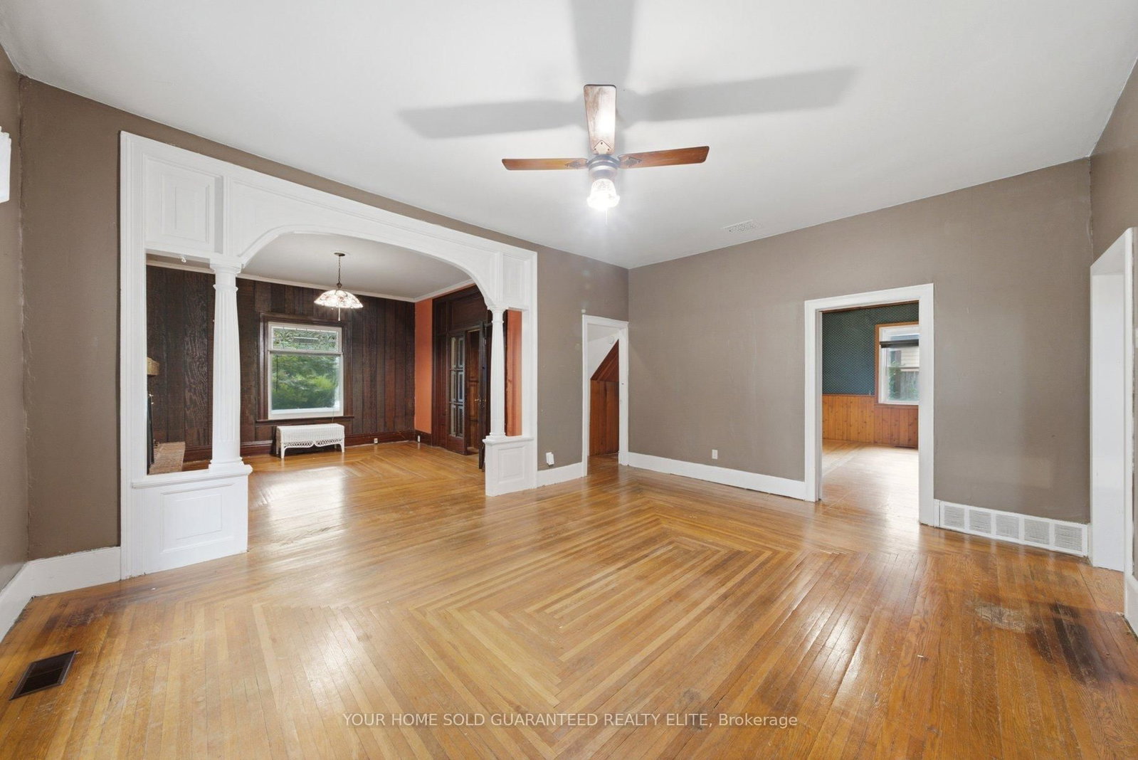 211 Canborough Street • West Lincoln, ON photo 7