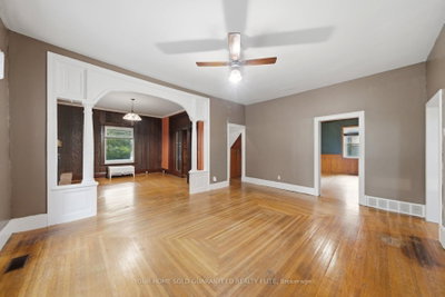 211 Canborough Street • West Lincoln, ON photo 7