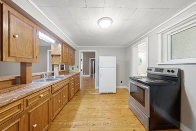211 Canborough Street • West Lincoln, ON photo 8