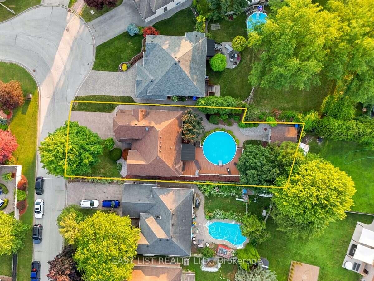 5929 Rosewood Crescent • LaSalle, ON photo 3