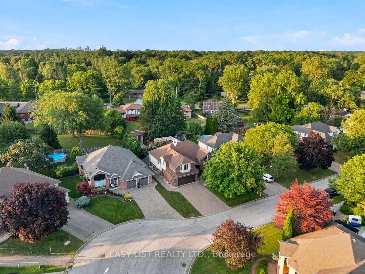 5929 Rosewood Crescent • LaSalle, ON photo 4
