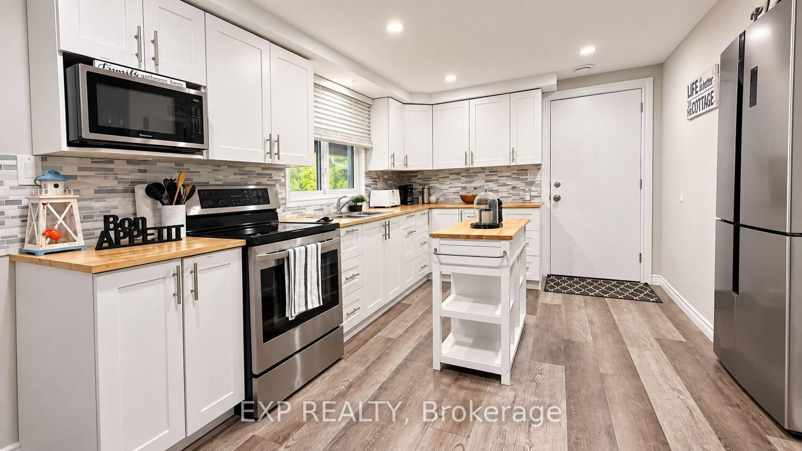 9 Charlotte Crescent • Kawartha Lakes, ON photo 4
