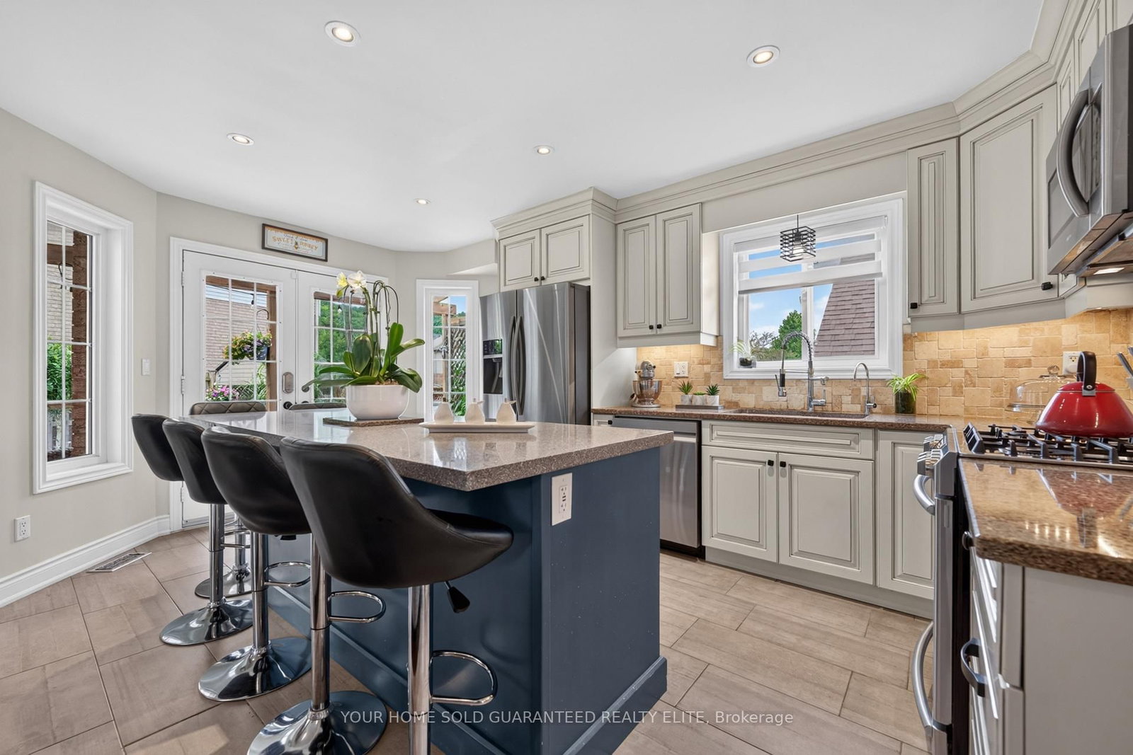 104 Udell Way • Grimsby, ON photo 4