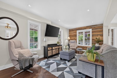 104 Udell Way • Grimsby, ON photo 5
