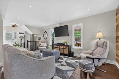 104 Udell Way • Grimsby, ON photo 6