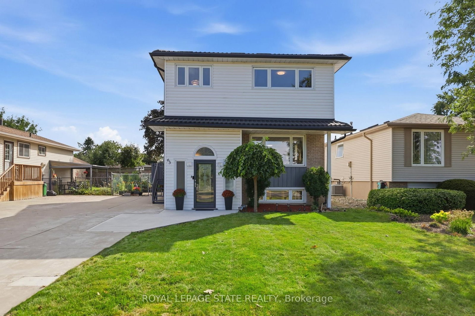 63 Folkestone Avenue • Hamilton, ON photo 2