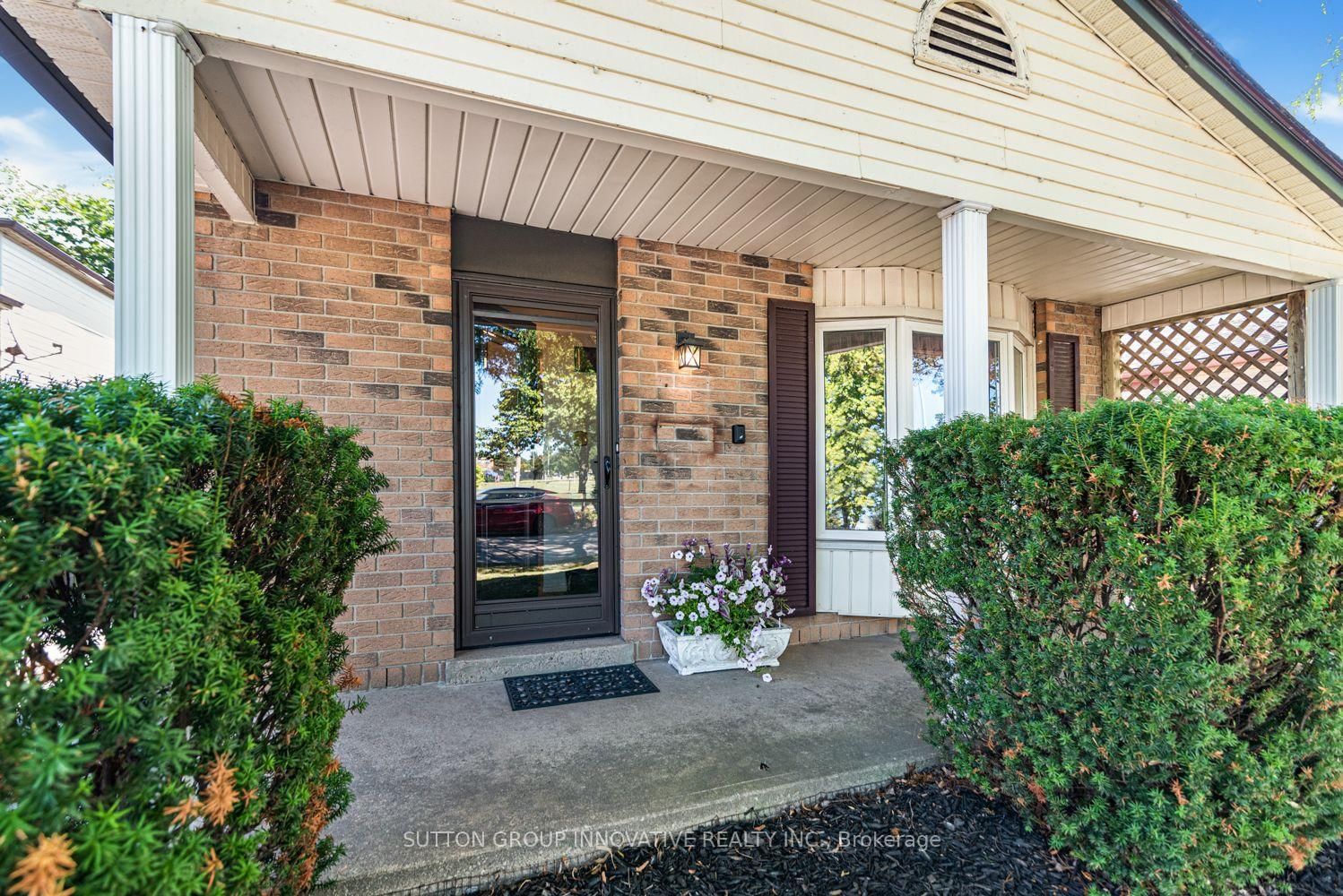 703 Upper Wentworth Street • Hamilton, ON photo 4