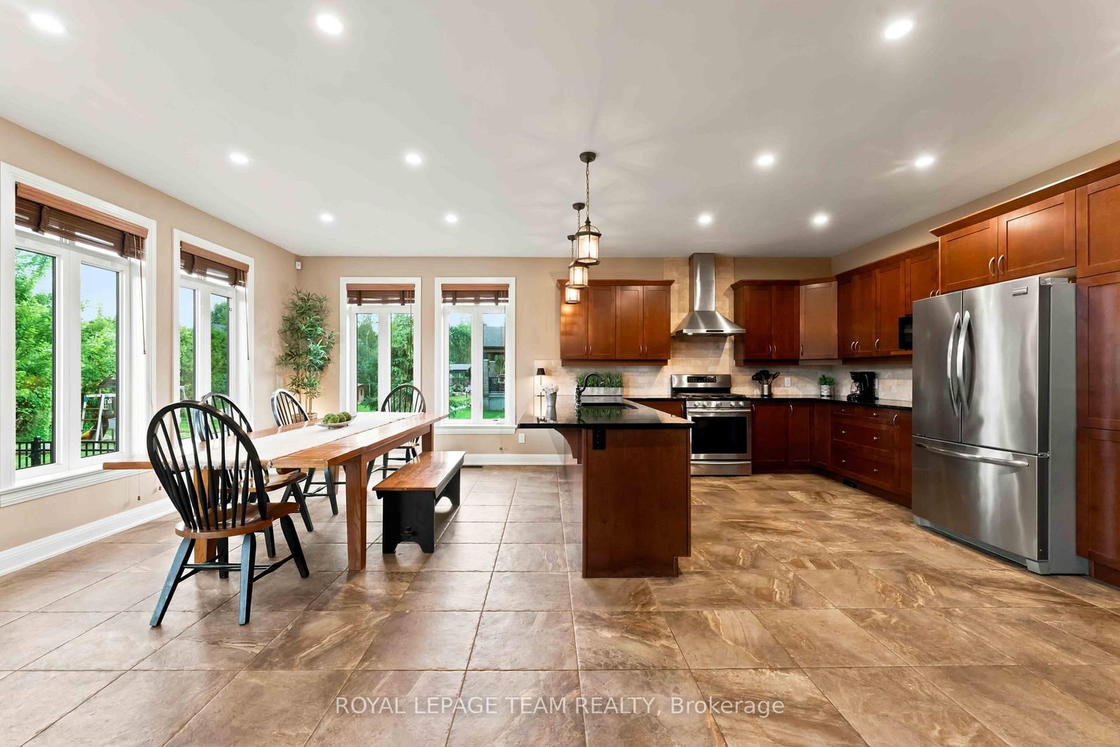 1801 CEDARLAKES Way • Greely, ON photo 10