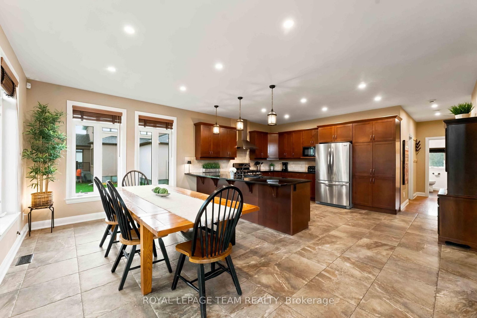 1801 CEDARLAKES Way • Greely, ON photo 11