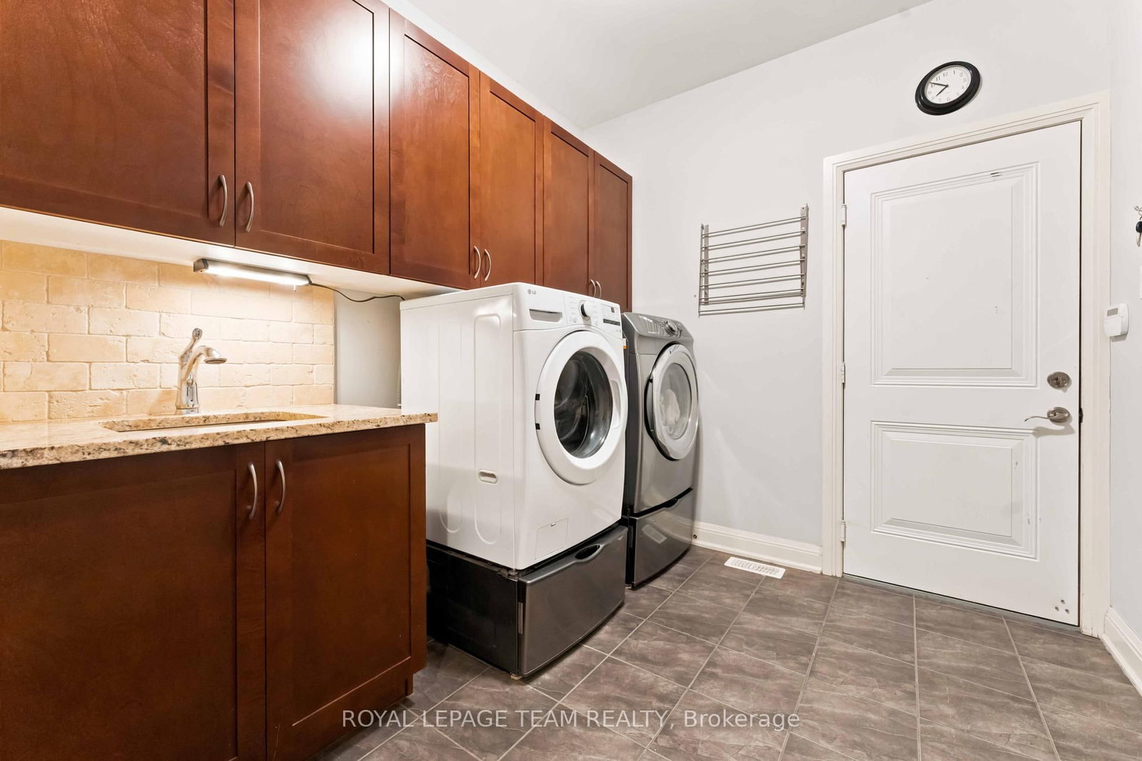 1801 CEDARLAKES Way • Greely, ON photo 28